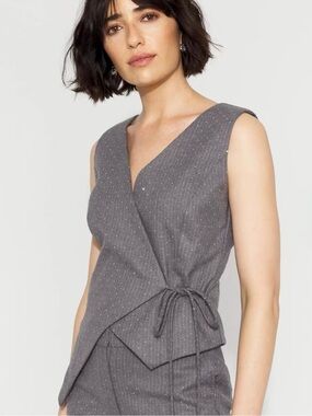 NWT WHBM Sleeveless Gray Pinstripe Whimsy Embellished Wrap Vest Size 0 NEW!